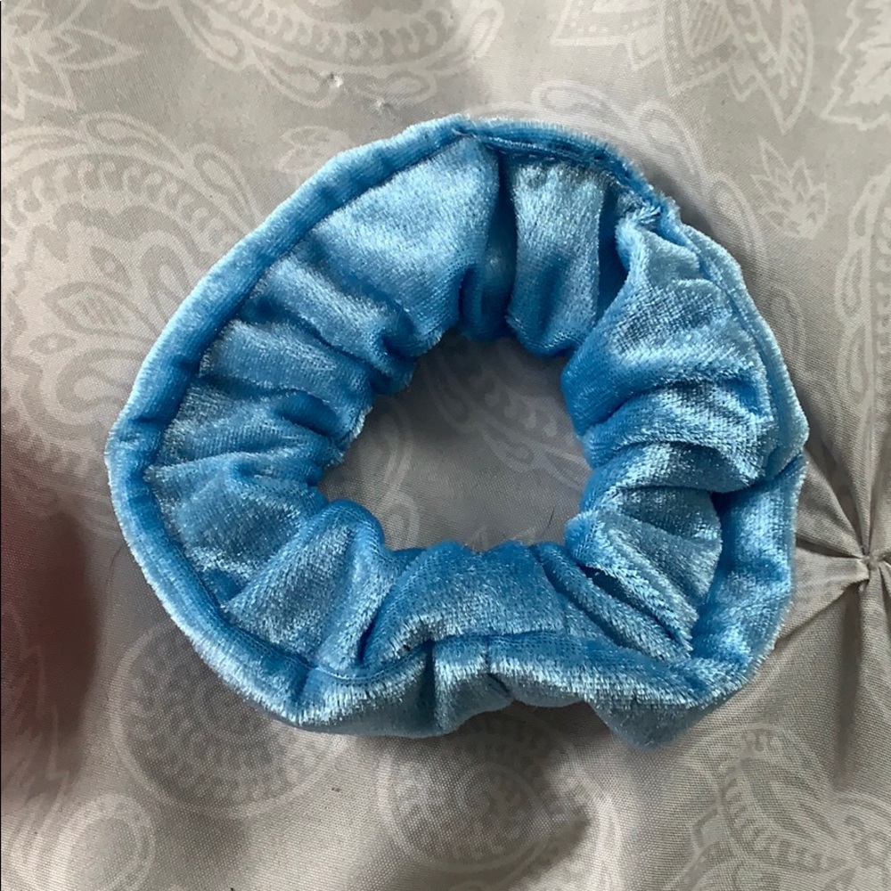 Scrunches - Picture 3 of 3
